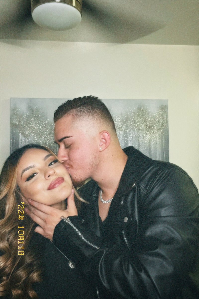 jimena__so's tweet photo. 🧡🧡 https://t.co/NZC2sY8oHh