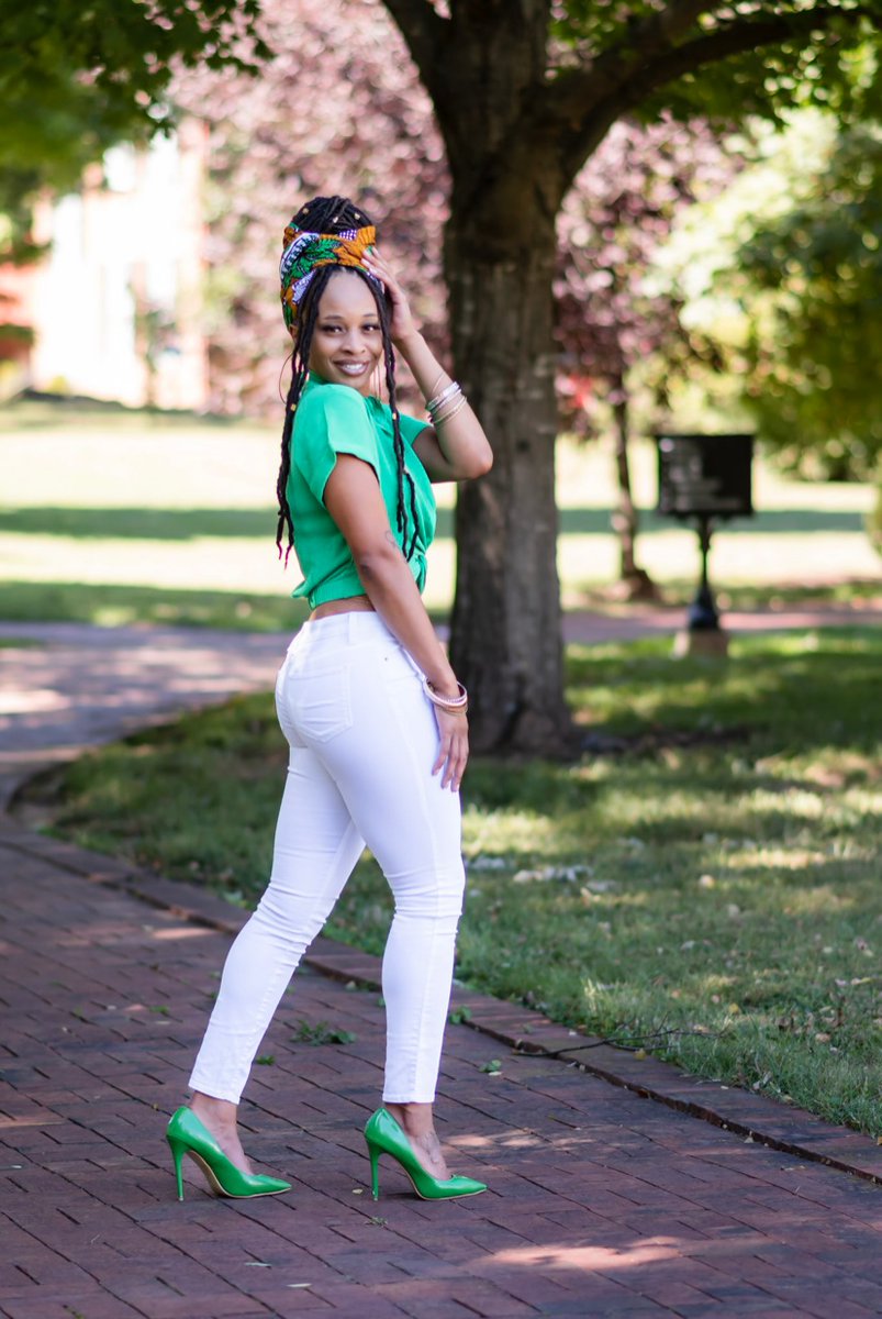 ErinDowns502's tweet photo. I’ve worked hard to obtain this level of self love, joy &amp; peace within myself; Thank you God for a cup that runneth over and a purpose to fulfill 💚✨
Happy birthday to me!🥳 #32 #BirthdayGirl #LibraSzn #Blessed #BigPressure https://t.co/D7a9N0lsav