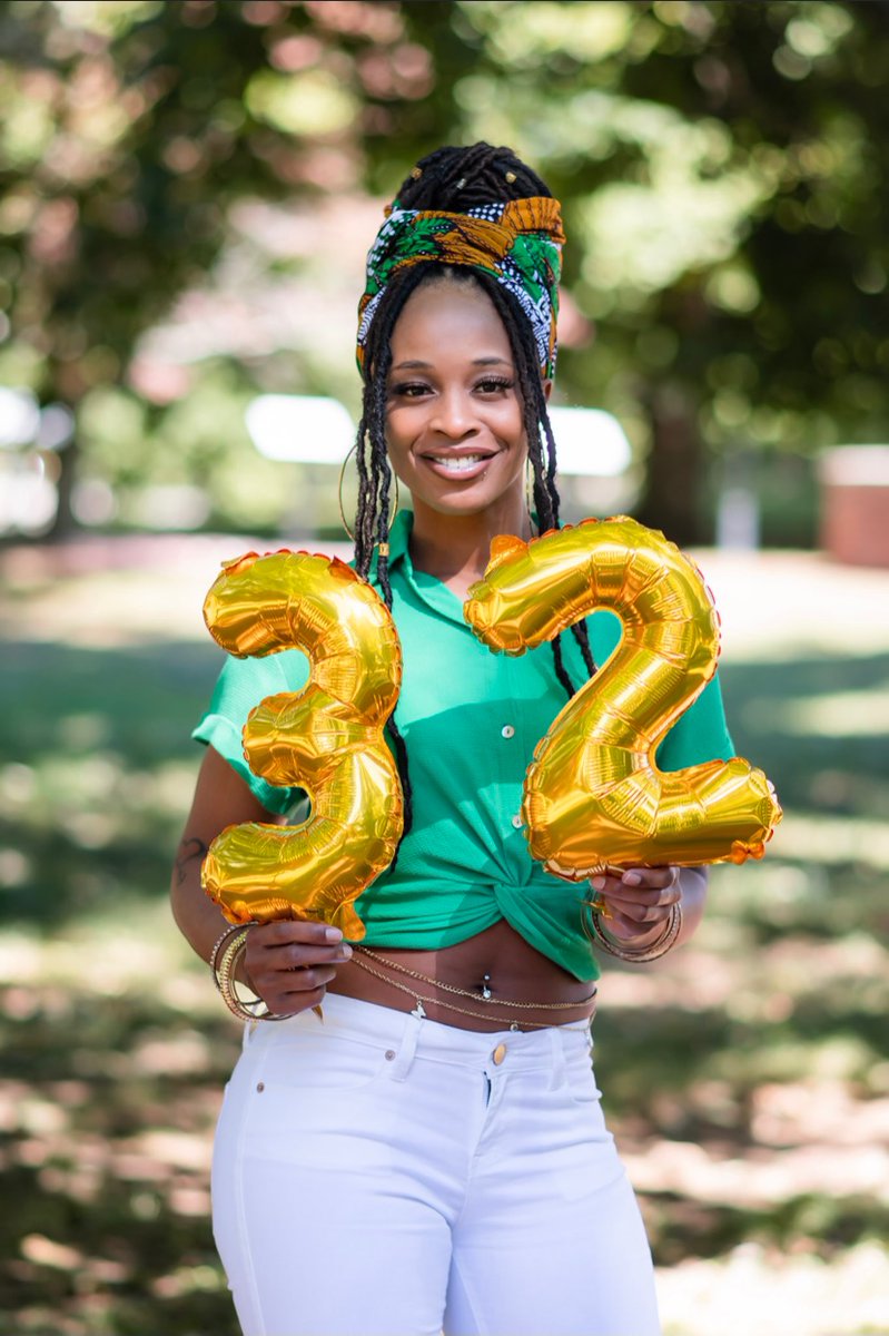 ErinDowns502's tweet photo. I’ve worked hard to obtain this level of self love, joy &amp; peace within myself; Thank you God for a cup that runneth over and a purpose to fulfill 💚✨
Happy birthday to me!🥳 #32 #BirthdayGirl #LibraSzn #Blessed #BigPressure https://t.co/D7a9N0lsav