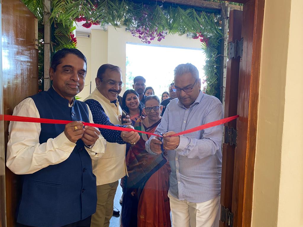 Culturedeptt's tweet photo. Inauguration of "Art Exhibition" of contemporary artists &amp; release of "Painting Exhibition Catalogue".

#ollandc #odishautsav2022 #ou2022 #odishautsav #OdiaCommunity #OdiaCulture #odishaculture #government #ODia #bangalore #Odisha https://t.co/194ktNc5Q5