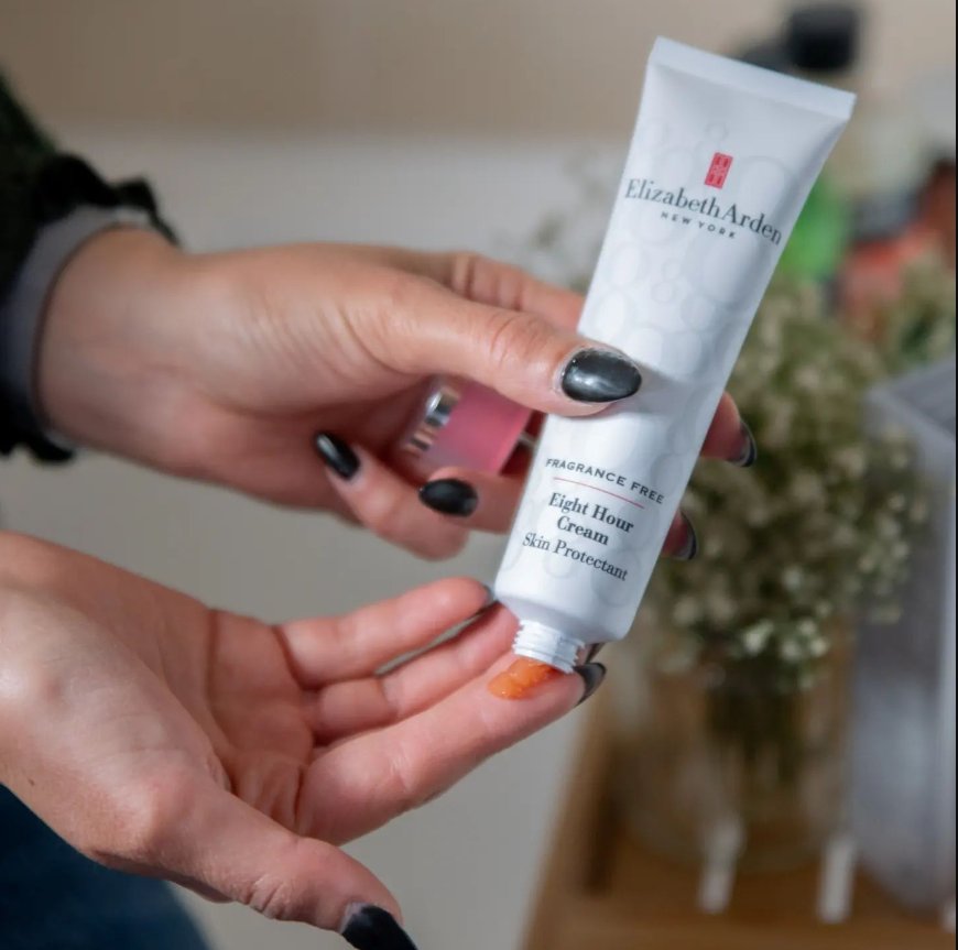 EArdenSA's tweet photo. One skincare essential. Endless self-care possibilities.
Our beloved, multi-tasking Eight Hour Cream Skin Protectant does it all.
📷: @thelittleguru_sa
🛒: https://t.co/XJN7JJduVM
#ElizabethArden #AlwaysArden #EightHourCream #Love8Hour https://t.co/DDlVfDtOSx