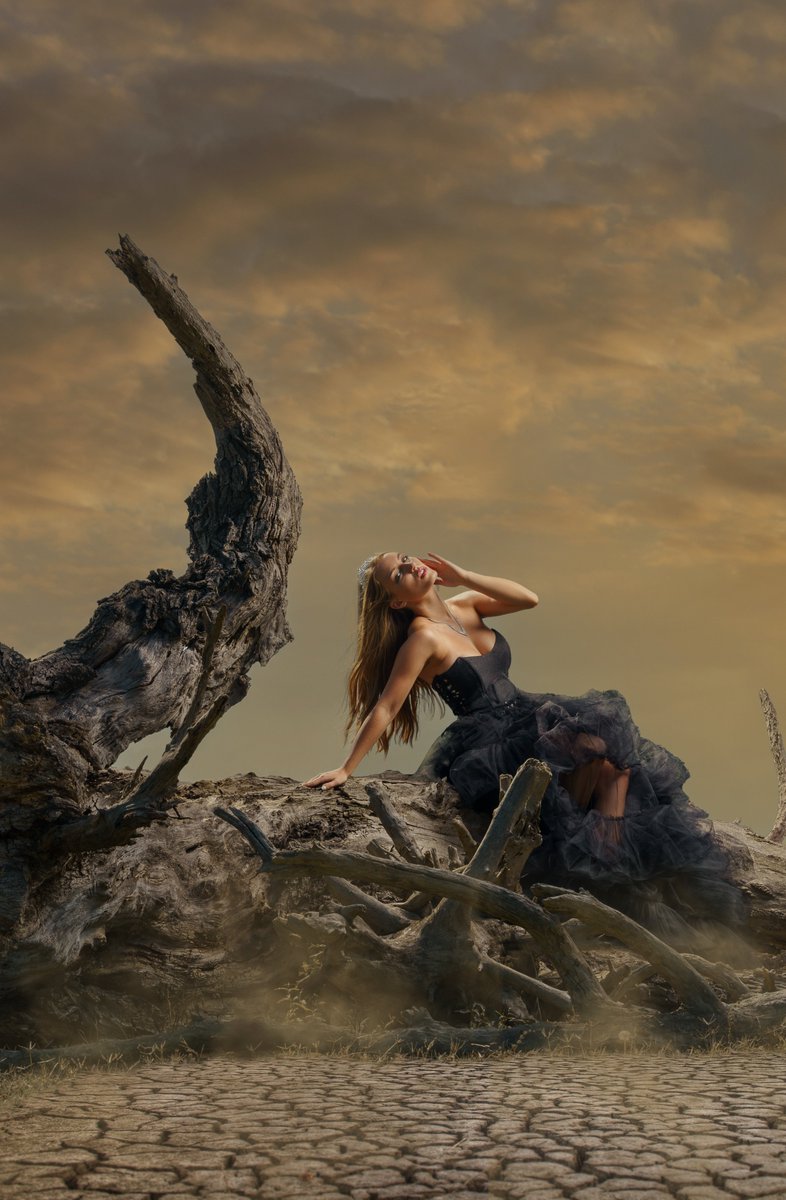 GodoxGlobal's tweet photo. Some #dystopian vibe with the dystopian princess. Photographed by Nemanja Marić with #Godox #AD600Pro. https://t.co/RiFiI48Dtb