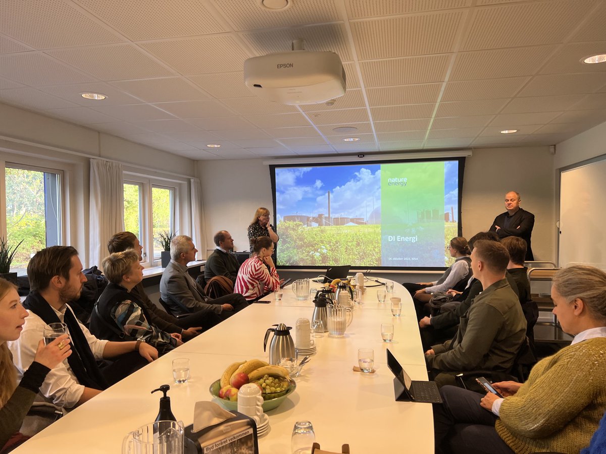 På besøg hos ⁦@DanskIndustri⁩ medlem ⁦@NGFNatureEnergy⁩ idag hvor biogas er i centrum 🌿 En fantastisk rejse fra 5 mennesker i kælder til en international virksomhed med over 400 ansatte 13 biogasanlæg i ind- og udland ❗️