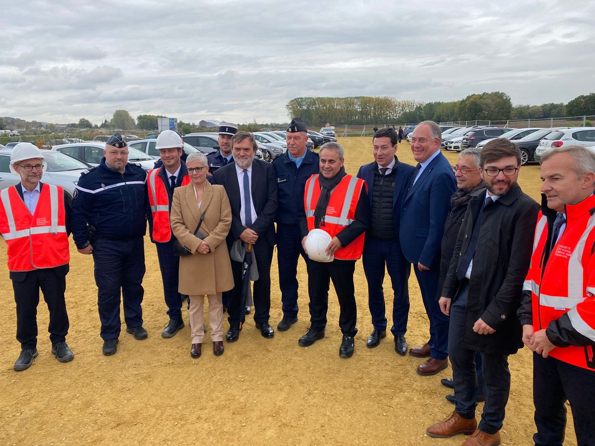 Au Conseil de Surveillance de la Sté du canal #SeineNord🇪🇺 ac <a href="/MarieC_Masson/">Marie-Céline Masson</a>, ns représentions VNF, futur exploitant de la partie 🇫🇷 reliant la Seine à l'Escaut.
Ac la SCSNE nous œuvrons à la réalisation de ce chantier ambitieux pr l’avenir du fret fluvial lemoniteur.fr/article/canal-…