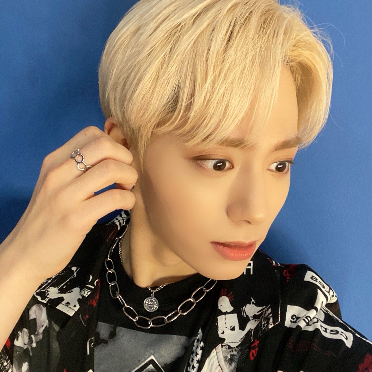 Hourly_Woong's tweet photo. [🍉] #ONEUS #HWANWOONG #원어스 #환웅 @official_ONEUS https://t.co/jMqfdg7L4K