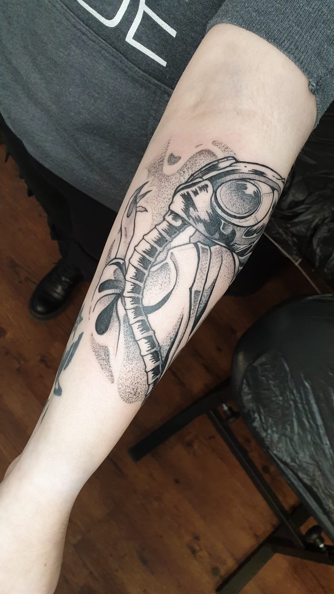 wytewaeve's tweet photo. Look at this beauty I got yesterday! Big thanks to @/shelly_tattoo (insta) for taking the time and going wild with the details 🖤

#TheSandman #NeilGaiman https://t.co/8MwjtkUEgw