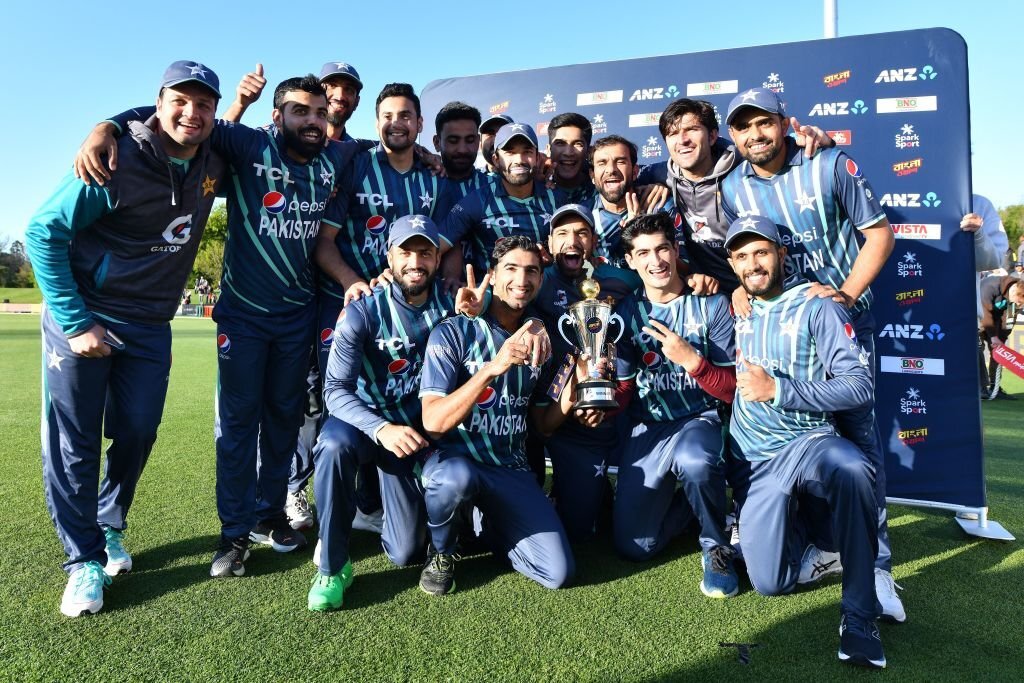 Theabdulhanandf's tweet photo. Congratulations Pakistan

TRI-SERIES WINNERS 🏆
Well Played boys teams 🇵🇰

#PAKvNZ | #NZTriSeries https://t.co/9KUGEJcarA