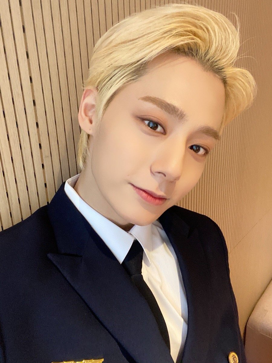 Hourly_Woong's tweet photo. [🍉] #ONEUS #HWANWOONG #원어스 #환웅 @official_ONEUS https://t.co/letSU1spdv