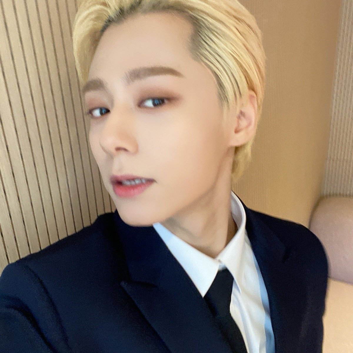 Hourly_Woong's tweet photo. [🍉] #ONEUS #HWANWOONG #원어스 #환웅 @official_ONEUS https://t.co/letSU1spdv