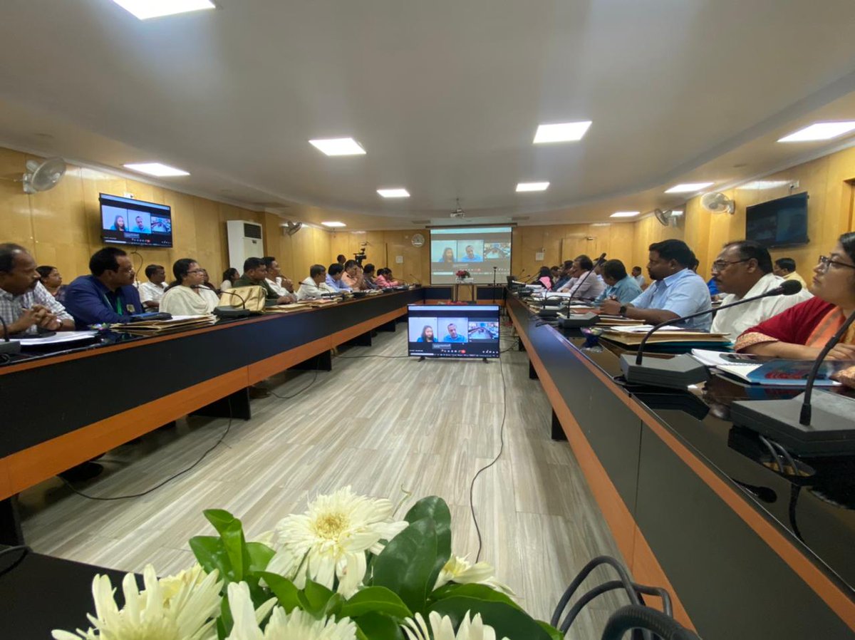 SDGOdisha's tweet photo. As #SDG4ODISHA moves to the Districts, the baton of #Agenda2030 is passed on from Sundargarh to @angul_dm today.
#LocalizingSDG
#LeaveNoOneBehind
#onestepatatime
@PCDept_Odisha @mopr_goi @NITIAayog @CMO_Odisha @PRDeptOdisha @IPR_Odisha @PradeepJenaIAS @sidd_swain https://t.co/alSwVJDyLm
