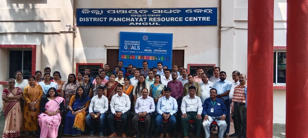 SDGOdisha's tweet photo. As #SDG4ODISHA moves to the Districts, the baton of #Agenda2030 is passed on from Sundargarh to @angul_dm today.
#LocalizingSDG
#LeaveNoOneBehind
#onestepatatime
@PCDept_Odisha @mopr_goi @NITIAayog @CMO_Odisha @PRDeptOdisha @IPR_Odisha @PradeepJenaIAS @sidd_swain https://t.co/alSwVJDyLm