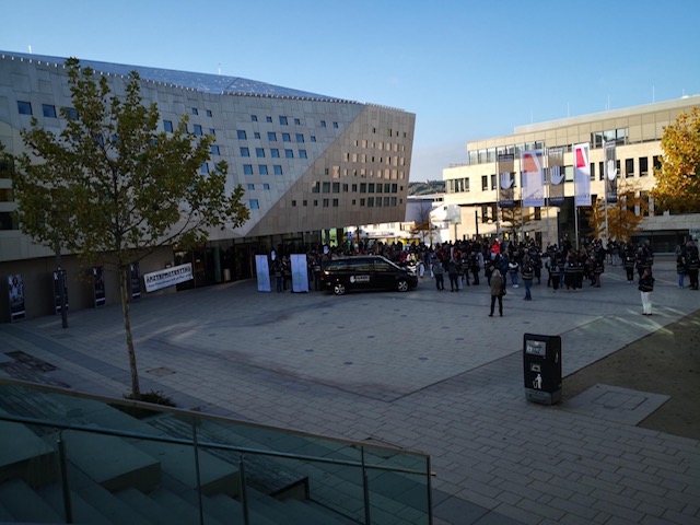 Wir sehen schwarz!!!
Vertragsärzt:innen, V.-psychoth.innen in RLP &amp; Praxisteams protestierten gegen Sparpolitik des <a href="/BMG_Bund/">Bundesgesundheitsministerium</a> &amp; stetige Leistungskürzungen
DGPT RLP waren als Berufsverband auf dem Podium vertreten!!
#dgptrlp #dgpt #gesundheitspolitik #protest