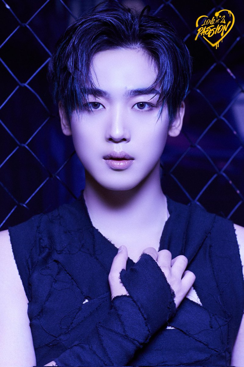 dimdonghan's tweet photo. Before you know it, you will find yourself lost in his gaze and falling in love with him. Introducing Yohan in the first concept photo, Passion of love. https://t.co/jRa46WCpcF