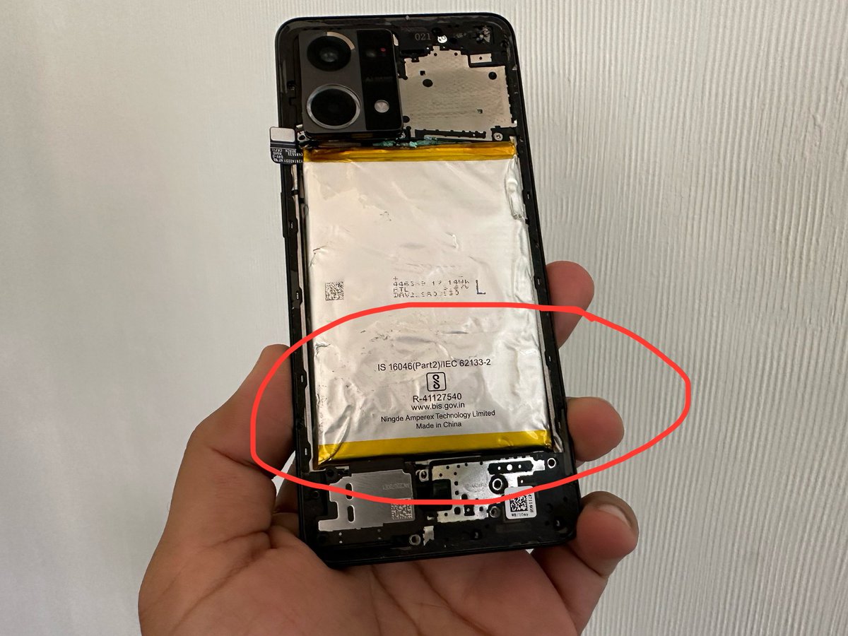 TechnicalGuruji's tweet photo. Hello @OPPOIndia..I just checked your new mediocre yet highly over-priced #4G Smartphone offering #F21sPro...
Curious to know how a battery can both be #MadeInIndia and #MadeinChina
#TGFamily🔥🔥🔥 https://t.co/406zaD9tS6