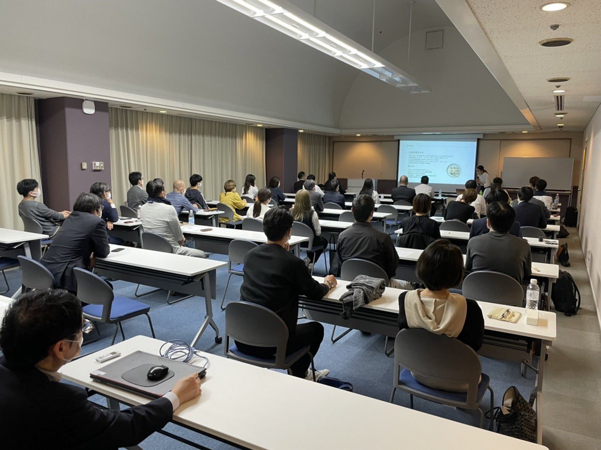 moemi_nu's tweet photo. 大阪の同業者の方に向けて講演会をさせていただきました🎙学生の頃勉強も運動も出来ずどんなに気をつけても忘れ物や遅刻が直らなくて、どうして私はみんなが当たり前に出来る事が出来ないんだろうってずっと悩んでた🥲そんな私の行動や言葉が誰かの勇気に繋がるって本当に幸せだ🥲これからも頑張るぞ🔥 https://t.co/ASFYTQfIsG
