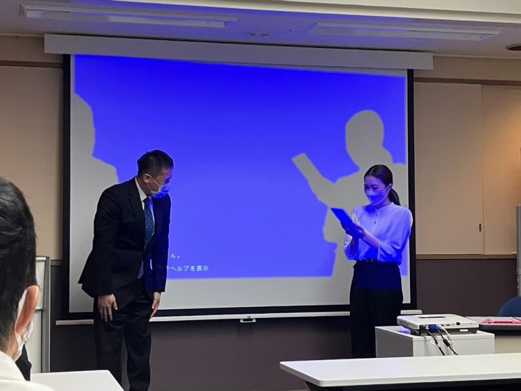 moemi_nu's tweet photo. 大阪の同業者の方に向けて講演会をさせていただきました🎙学生の頃勉強も運動も出来ずどんなに気をつけても忘れ物や遅刻が直らなくて、どうして私はみんなが当たり前に出来る事が出来ないんだろうってずっと悩んでた🥲そんな私の行動や言葉が誰かの勇気に繋がるって本当に幸せだ🥲これからも頑張るぞ🔥 https://t.co/ASFYTQfIsG