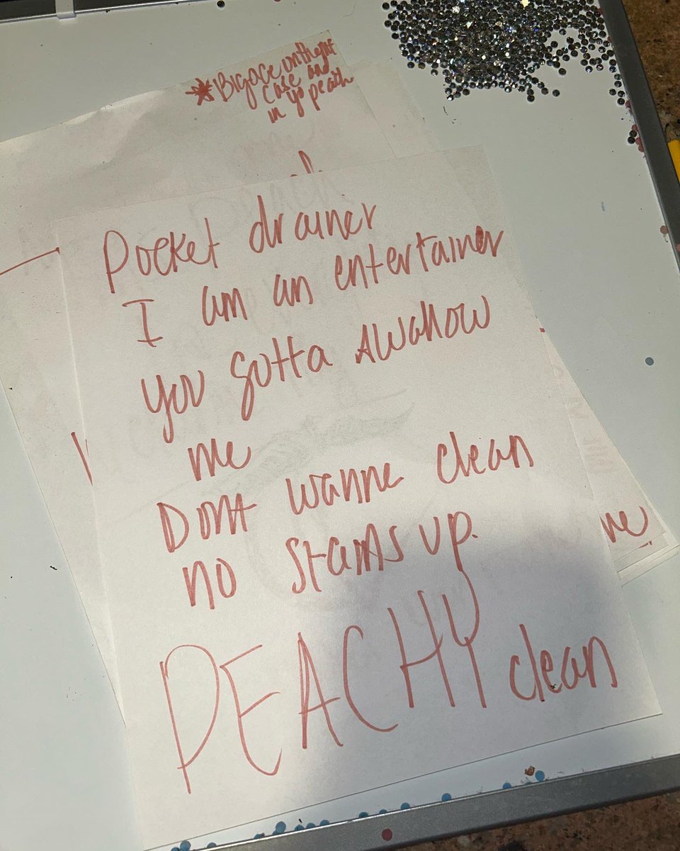100reasonseye's tweet photo. Peachy poetry. #poem #poet #poetry #poetrycommunity 

@NICKIMINAJ  Ma my main page is @acethereason check me out https://t.co/Or53go7iK1