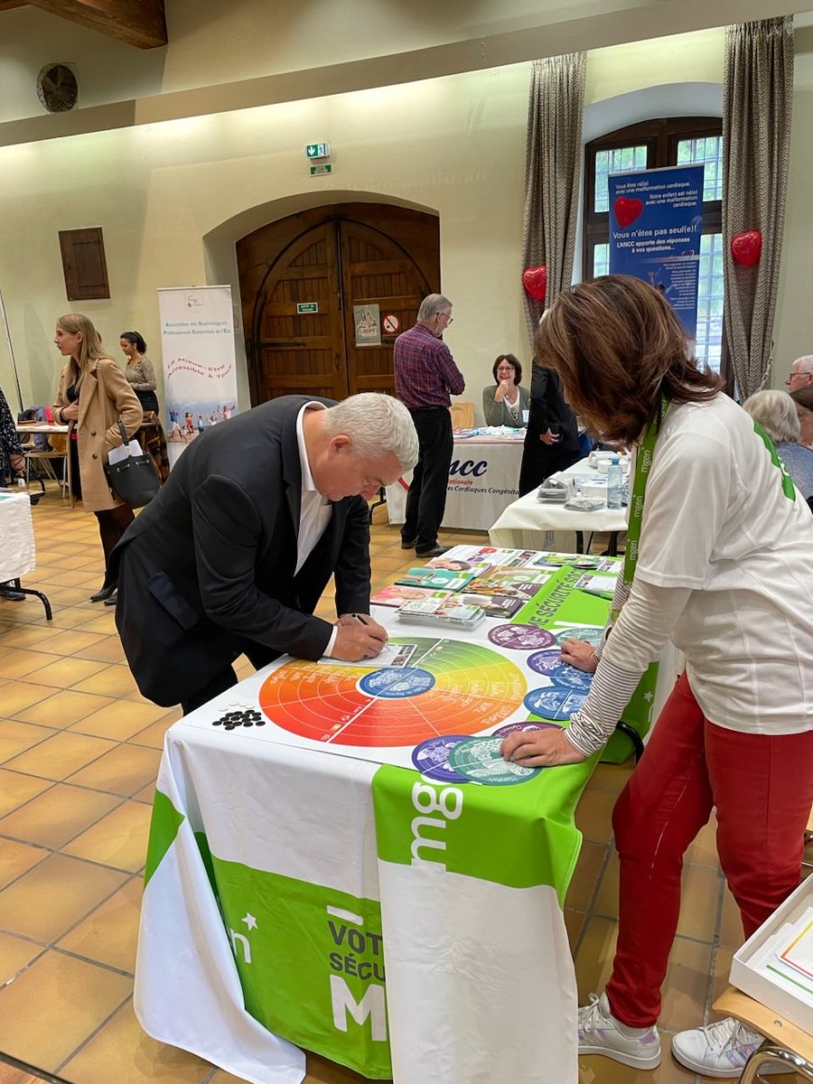 AUGE_PREVENTION's tweet photo. MGEN 68 aux côtés d’Alsace Cardio pour sa 9ème journée du Cœur au Koïfhus à Colmar. Soucieuse de cette problématique de santé, MGEN accompagne ses adhérents dans les préventions des maladies cardiovasculaires avec son programme #VIVOPTIM https://t.co/63HY9L4Q7t