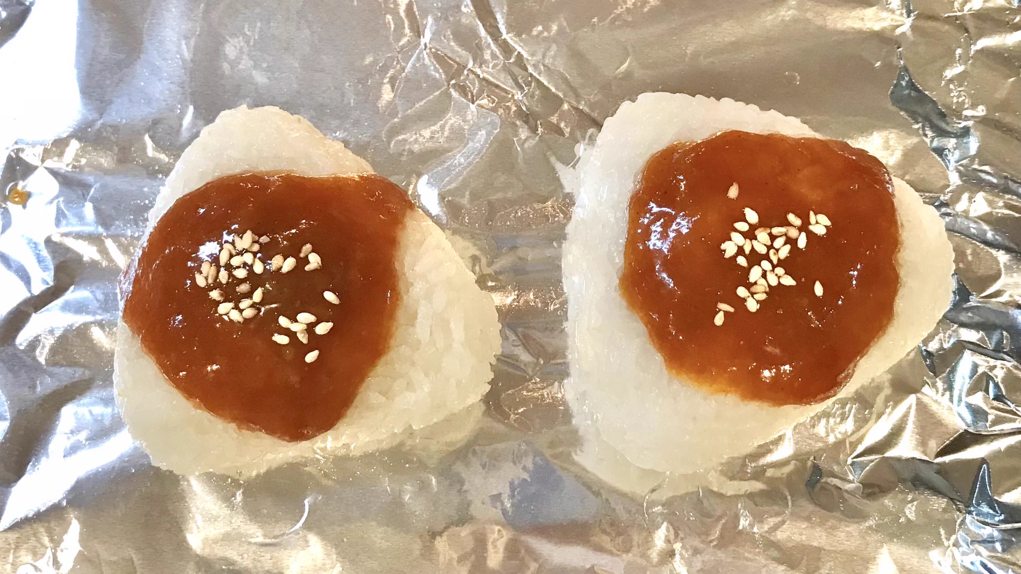 小腹が空いたときにもすごく良さそう！とっても簡単で美味しそうな、田楽×おにぎりレシピ！