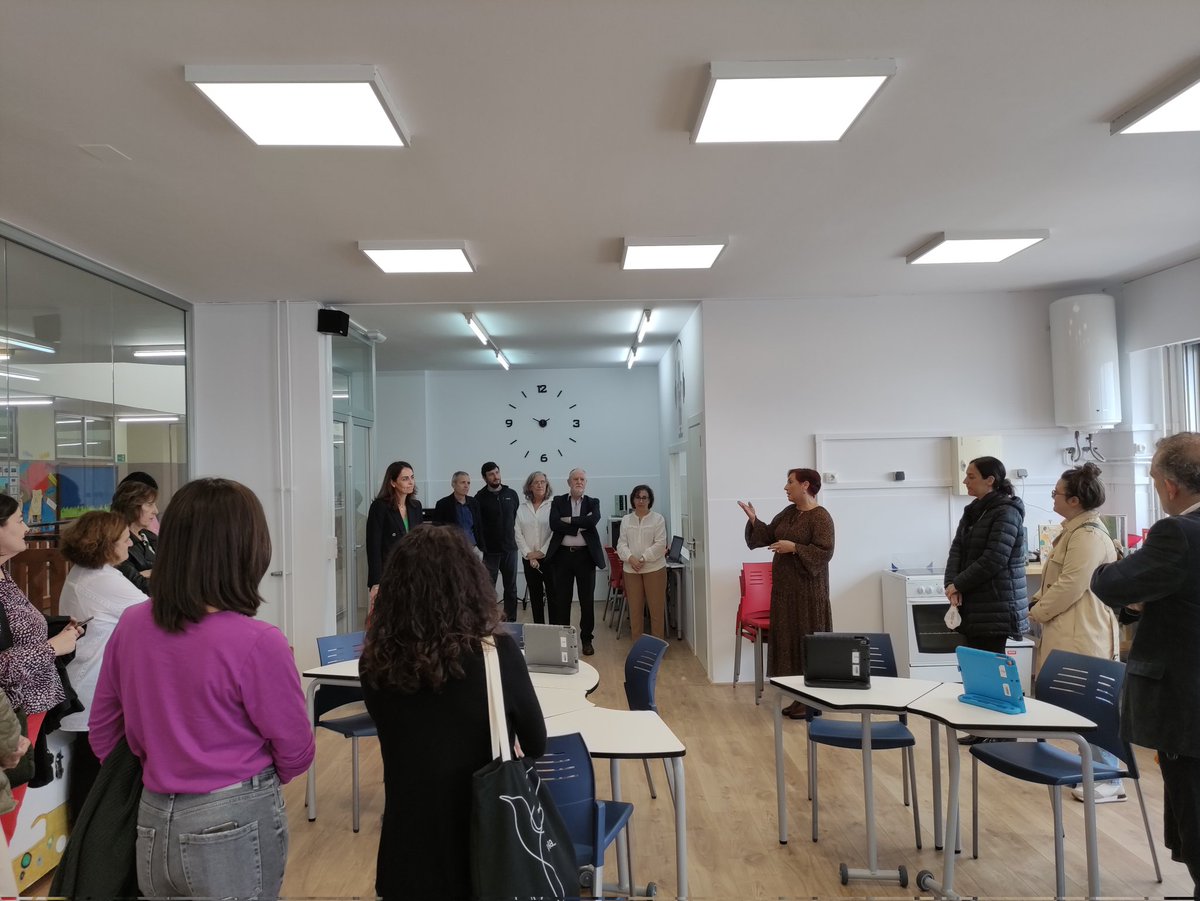 bibcoruna's tweet photo. Dende a Biblioteca Rosales asistimos á inauguración da @bibliotecaEPB. Grazas polo convite ó CEIP Emilia Pardo Bazán. https://t.co/Fqq1ecIiSw