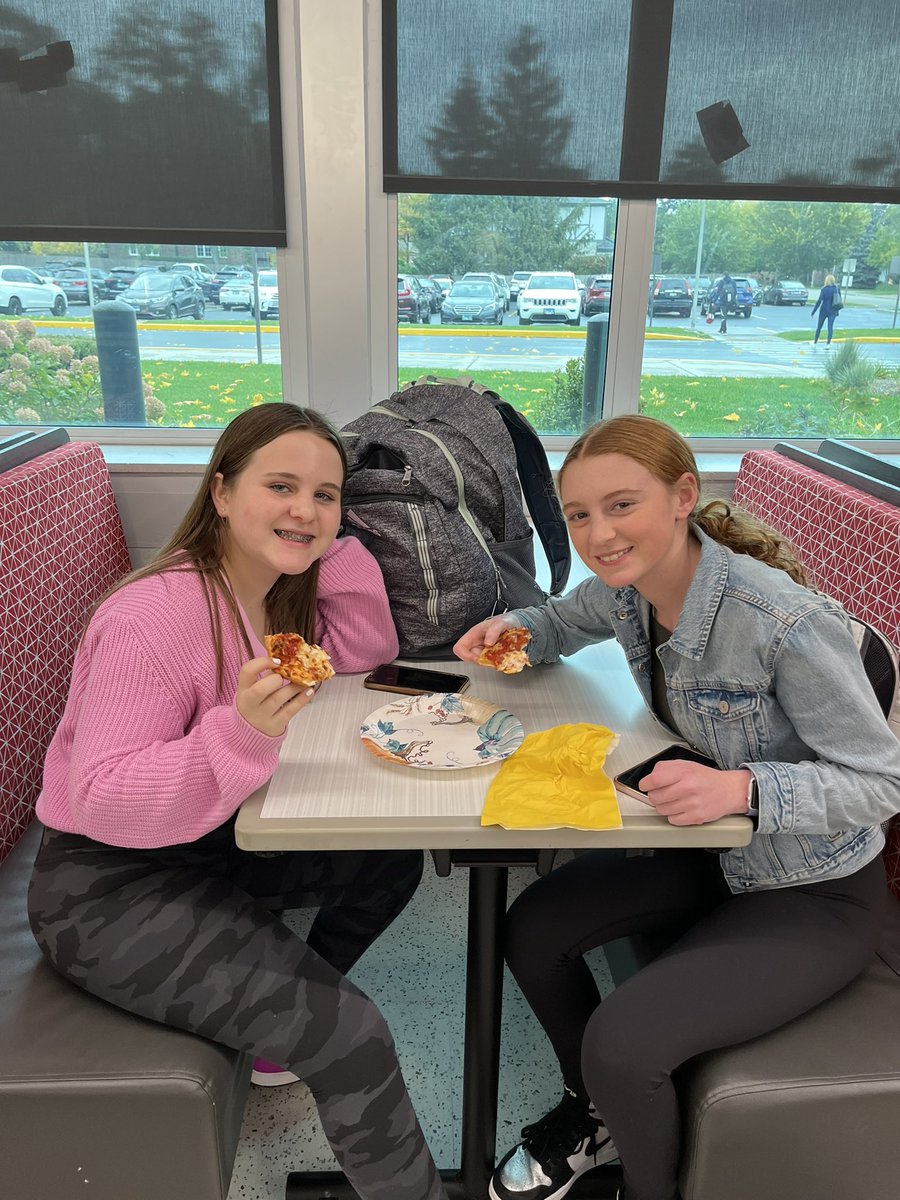 SMSStuCo2's tweet photo. Our first rally in the alley was a success! So much fun eating pizza, taking silly photos in the photo booth and playing carnival games. We love cheering on our soccer and volleyball teams! ⚽️🏐❤️ #SMSPride #109way https://t.co/yQAJ9abs1R