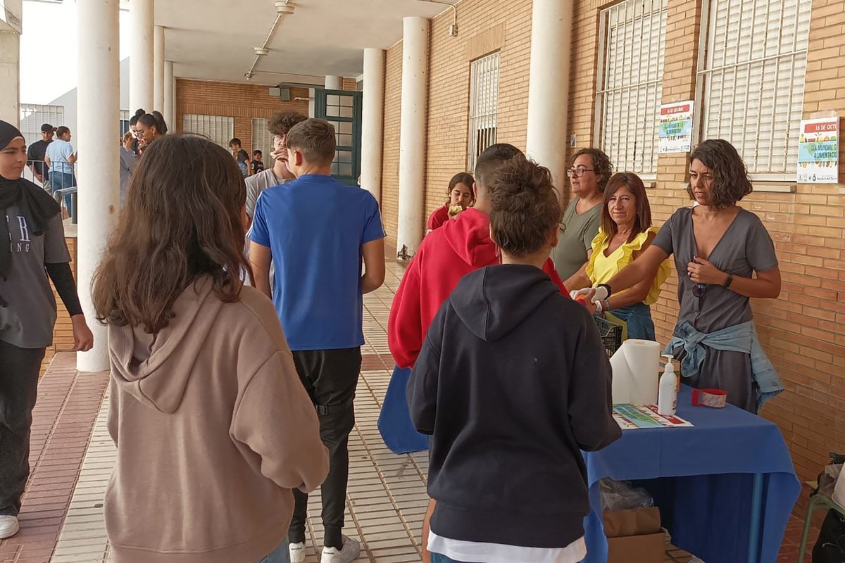 🍏#SanJuandelPuerto conmemora el Día Mundial de la Alimentación Saludable. Desde el <a href="/AytoSanJuan/">Ayto. San Juan Pto.</a> a través del Programa ‘San Juan del Puerto Previene’ se vienen realizando desde ayer y hoy un Taller en los segundos cursos de la ESO del <a href="/iesdre/">IES DRE</a> por el #DíadelaAlimentaciónSaludable.