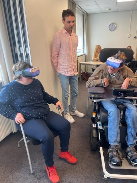 ElverZorg's tweet photo. Ook de #deelraad #cliënten mocht gister deelnemen aan #Zorgtech '22. Met name de #VR-brillen en #VRelax waren erg interessant en bijzonder! 

#zorgtechnologie #elver https://t.co/Pm6VRCyIqR