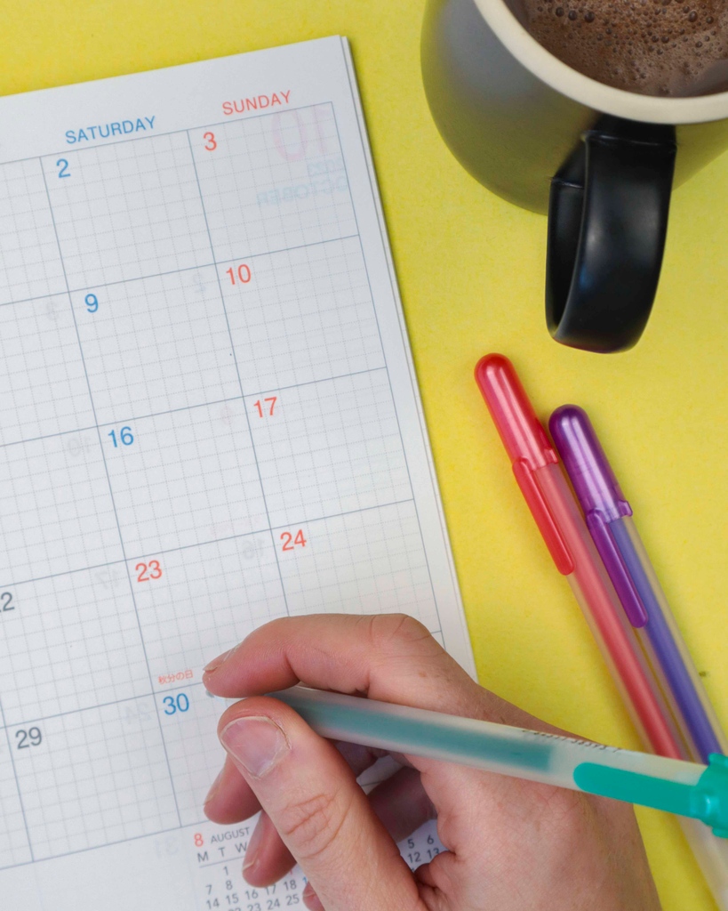 recessshop's tweet photo. A new pen + a fresh planner or notebook + a warm beverage = planning perfection 📒
#planner #kokuyo #newnotebooks #newpens #freshstationery #autumn #stationeryheaven #plannerjoy #stationeryjoy #recessshop #recessshopyyc #penstopaper https://t.co/gIe6uh8Y7H