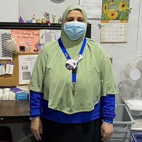 GoodwillCVandHR's tweet image. Shout out to Stavemill production associate and Rock Star award recipient Malaly, who volunteers her time to translate for an associate who has a language barrier.  #TeamGoodwill