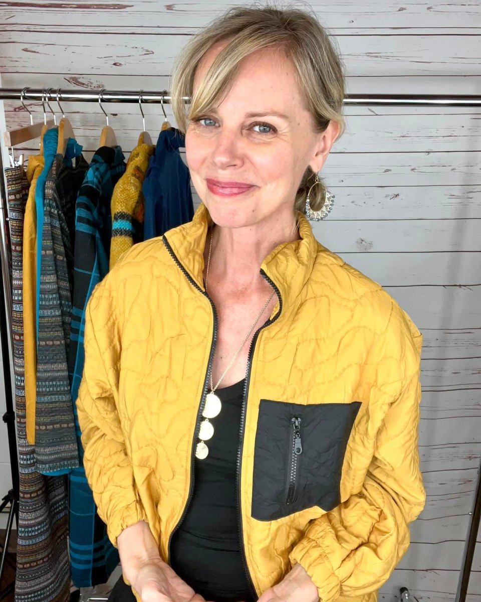 ArlingtonMACham's tweet photo. It's time to swap out your summer wardrobe for clothes more suited for the cooler weather- Head over to Helena’s on Mass Ave to find the latest styles! Katherine and her team can help you find pieces that will complement your current wardrobe.
#ShopArlingtonFirst https://t.co/c4TLDbeBbw