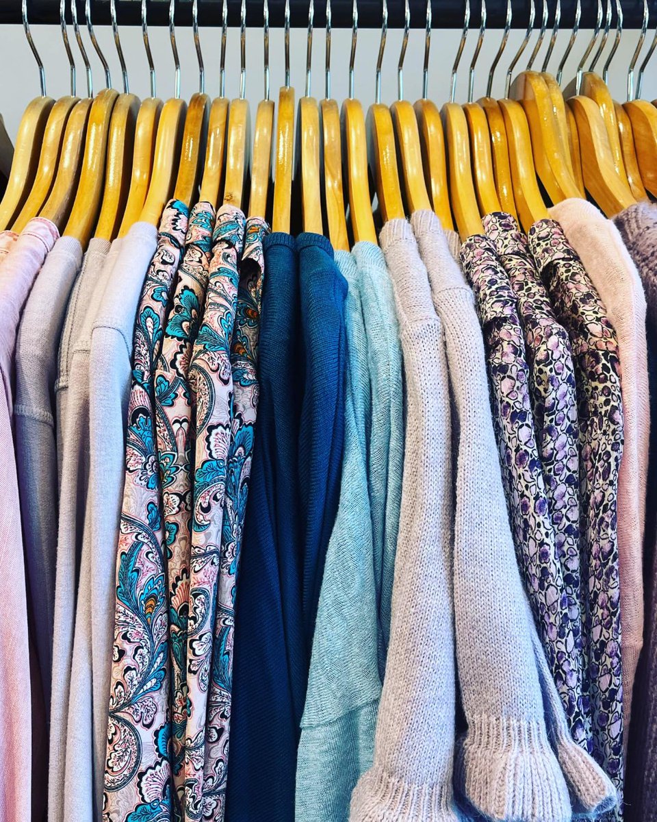 ArlingtonMACham's tweet photo. It's time to swap out your summer wardrobe for clothes more suited for the cooler weather- Head over to Helena’s on Mass Ave to find the latest styles! Katherine and her team can help you find pieces that will complement your current wardrobe.
#ShopArlingtonFirst https://t.co/c4TLDbeBbw