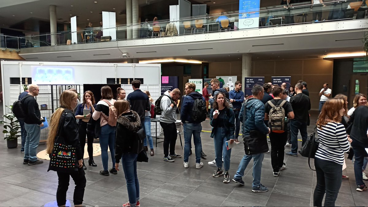 radekkupr's tweet photo. Data festival KMPG. Data mech, strojově učení, umělá inteligence - to nás čeká. Co vy na to, jste připraveni?

#DataFest #m4w  #DataVisualization https://t.co/NrwycqmQLB
