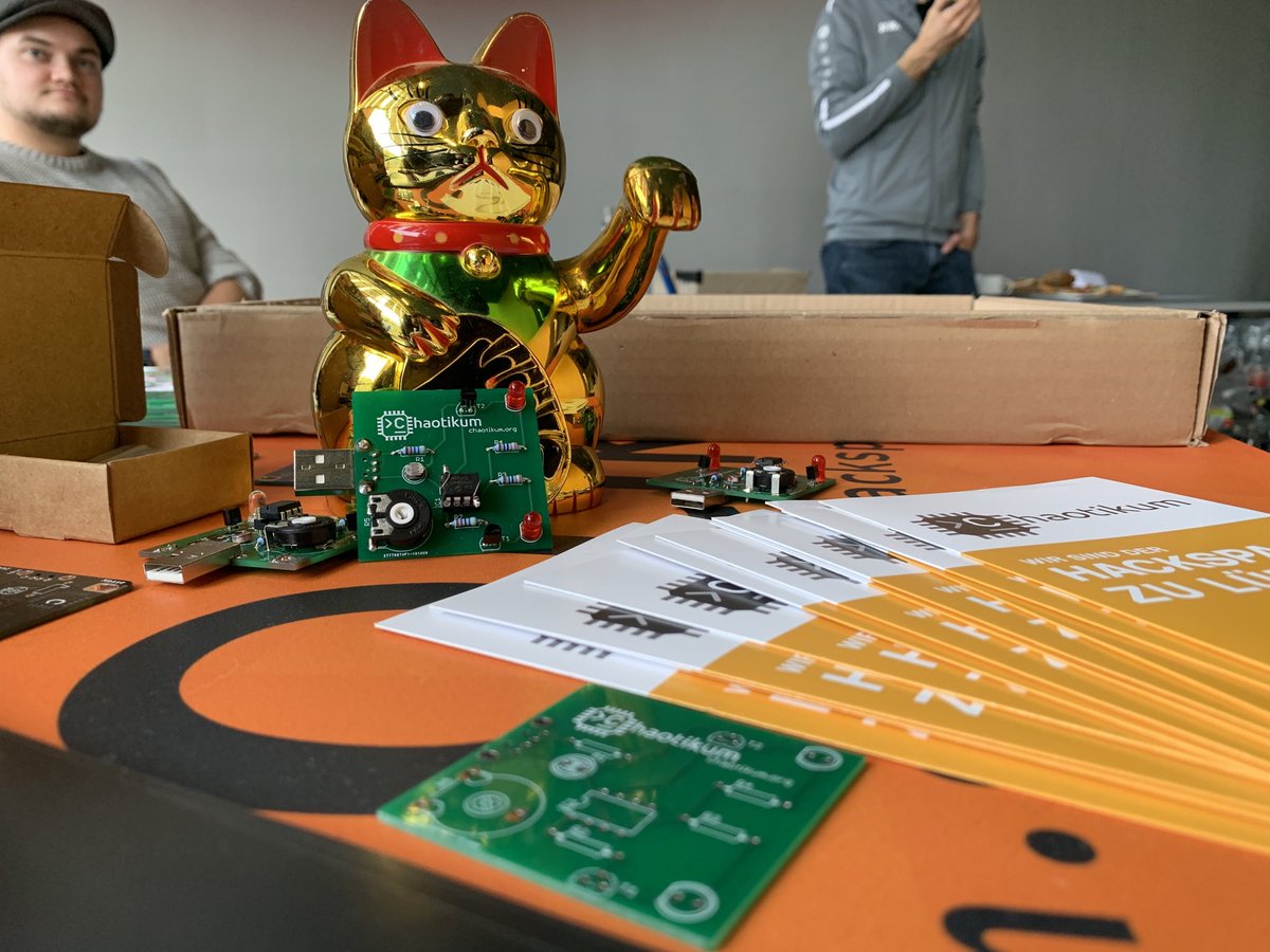 Chaotikum_eV's tweet photo. Noch bis 15:00 Uhr könnt ihr uns heute auf der Ersti-Messe im Audimax der @UniLuebeck finden, wo wir uns, unsere Projekte und die @nookluebeck vorstellen. #Nook22 https://t.co/0akyHg8Ma6
