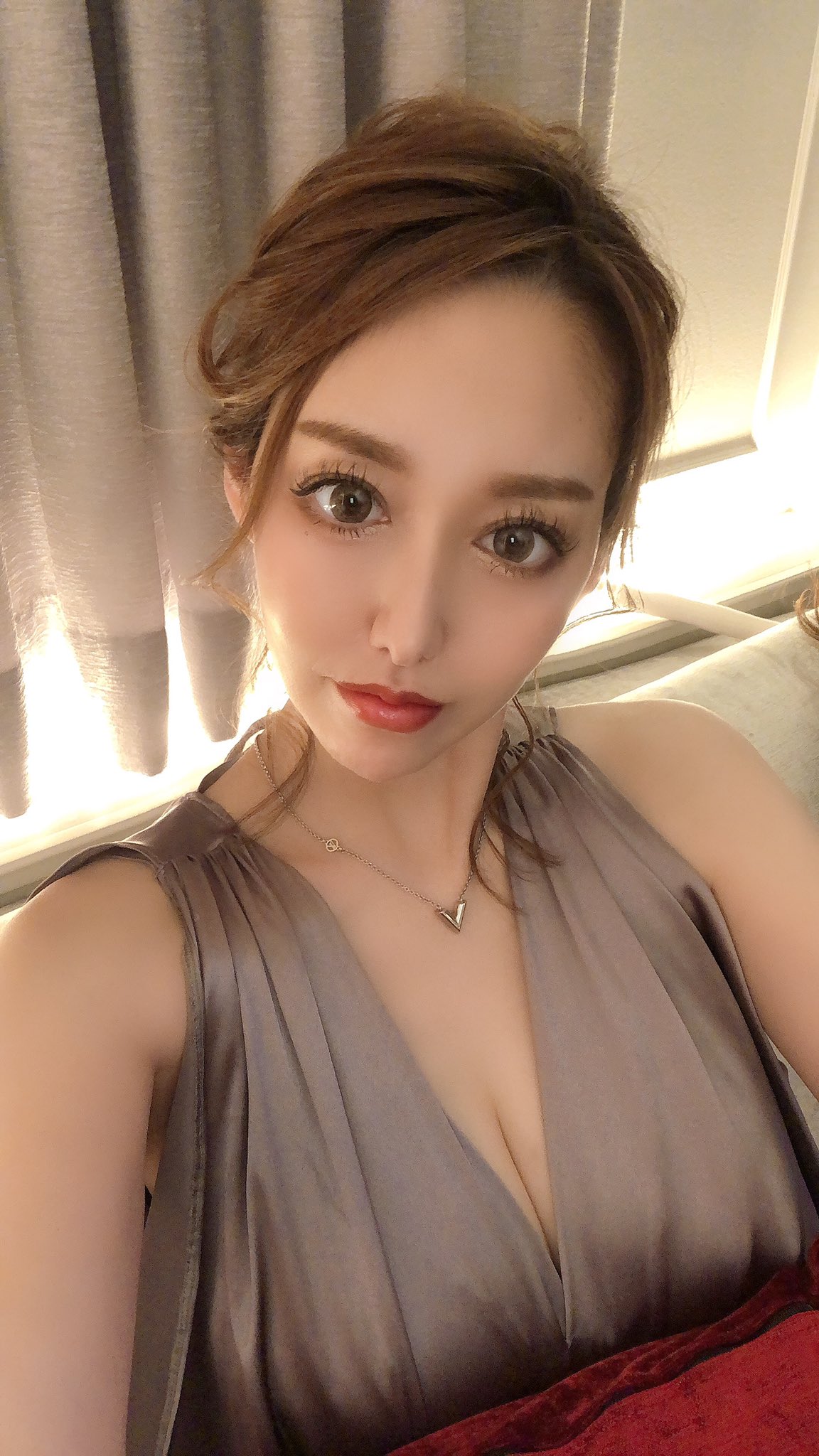 女優　朝桐光  / X