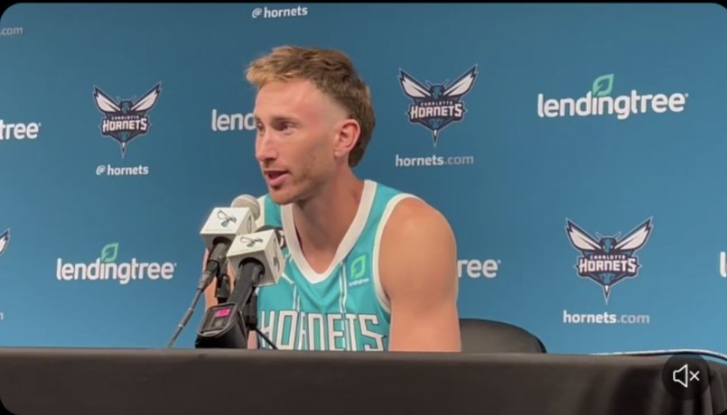 Neon_Jeremy's tweet photo. This is what playing for the Hornets does to the human body https://t.co/p2wPzZYZLq