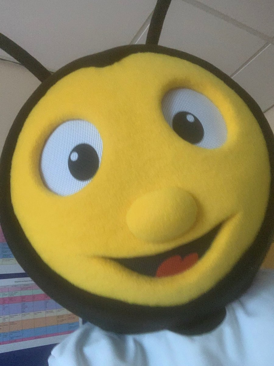 Willough Bee selfie 😃😃😃😃
Happy Friday

<a href="/VegPowerUK/">Veg Power</a> 
<a href="/WilliamStukeley/">WilliamStukeley</a> 
<a href="/Edenhamcofe/">Edenham CofE Primary School</a>