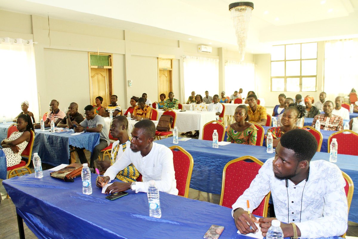 TropenbosGhana's tweet photo. The Sefwi Wiawso Department of Agriculture sensitized #ReDIAL MSD platform members on alternative livelihood strategies available under the Rearing for Food and Jobs ( RFJ) module.

Some rice farmers shared lessons on best practices that have improved their yield and income. https://t.co/fZLJOtZ5ig