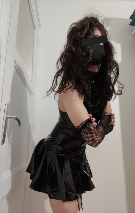 1 pic. Would you let me dom you? ?
I have fun ideas to try ?

Please note that the "strap-on" isn't exactly