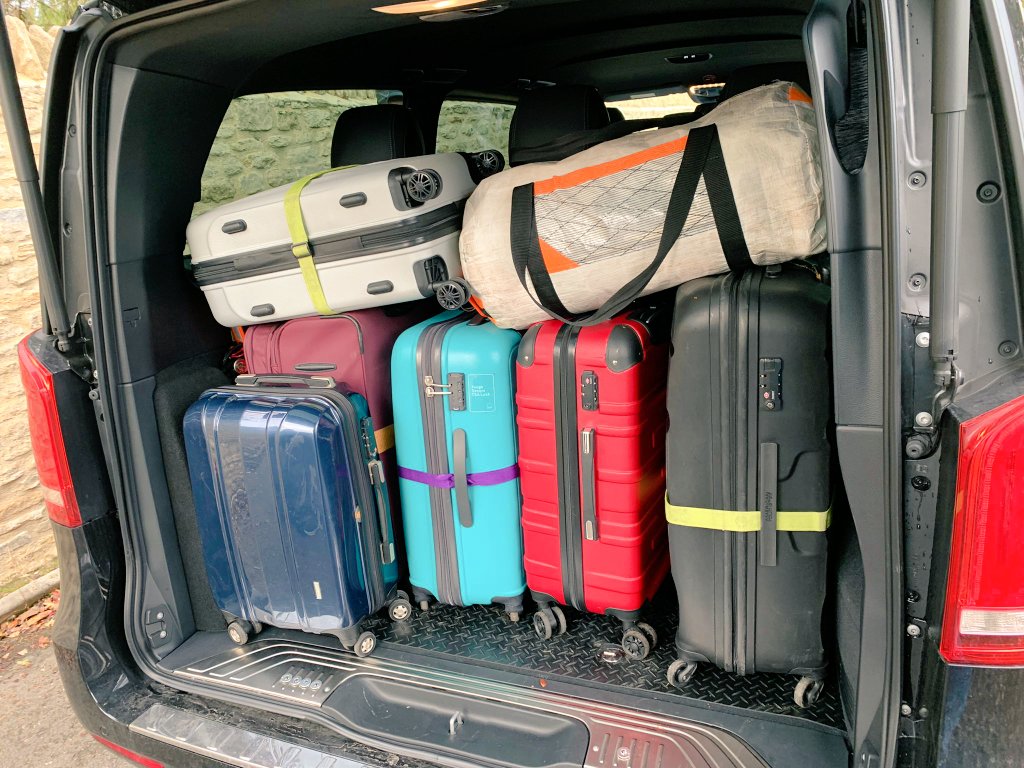 MonsoonRobot's tweet photo. ✈️🇺🇲 Las Vegas here we come! 

💼 Bags are checked, through security and found a table for lunch 🍔🍟🍻

👀 Check back with us tomorrow when we'll be unpacking our crate which is now in the @BattleBots pit!

#battlebots #itsrobotfightingtime #publunch #lasvegas #londonheathrow https://t.co/yBDksG9ger