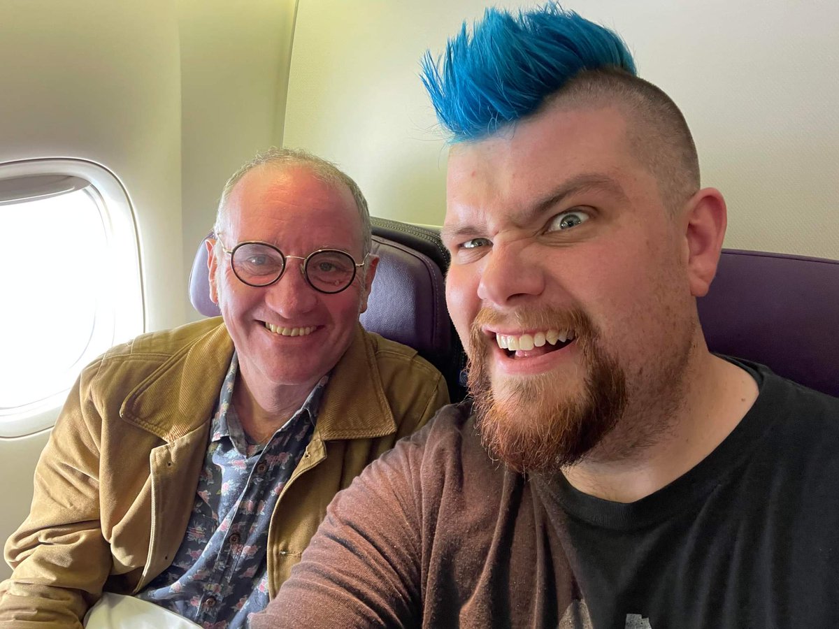 MonsoonRobot's tweet photo. ✈️🇺🇲 Las Vegas here we come! 

💼 Bags are checked, through security and found a table for lunch 🍔🍟🍻

👀 Check back with us tomorrow when we'll be unpacking our crate which is now in the @BattleBots pit!

#battlebots #itsrobotfightingtime #publunch #lasvegas #londonheathrow https://t.co/yBDksG9ger