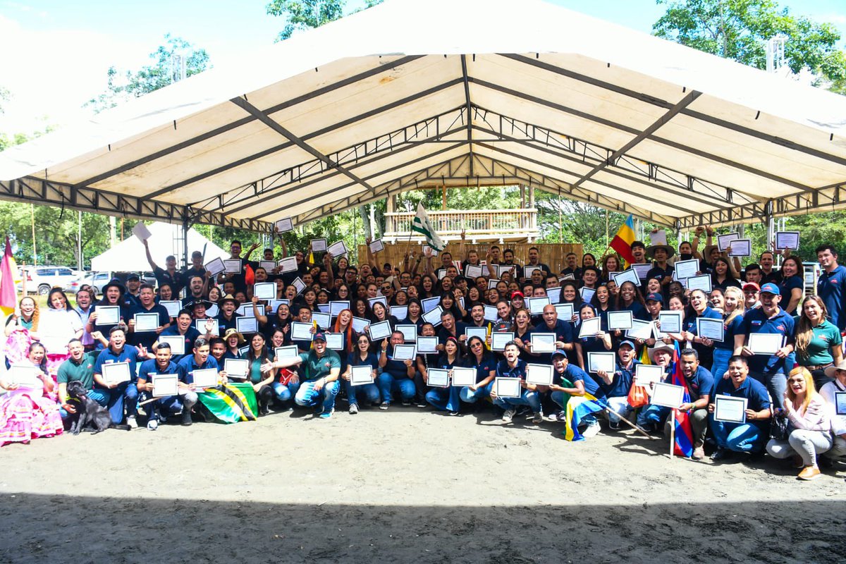ccampocuello's tweet photo. Ver rostros con sonrisas en la graduación de 130 estudiantes en Turismo Rural, es motivo de satisfacción.Saber que salen a hacer Patria, a cumplir sueños bajo la formación del aprender haciendo es nuestro orgullo.Gracias @MincomercioCo @fonturcol por creer en la Fundación PANACA. https://t.co/2FEKAgJF9x