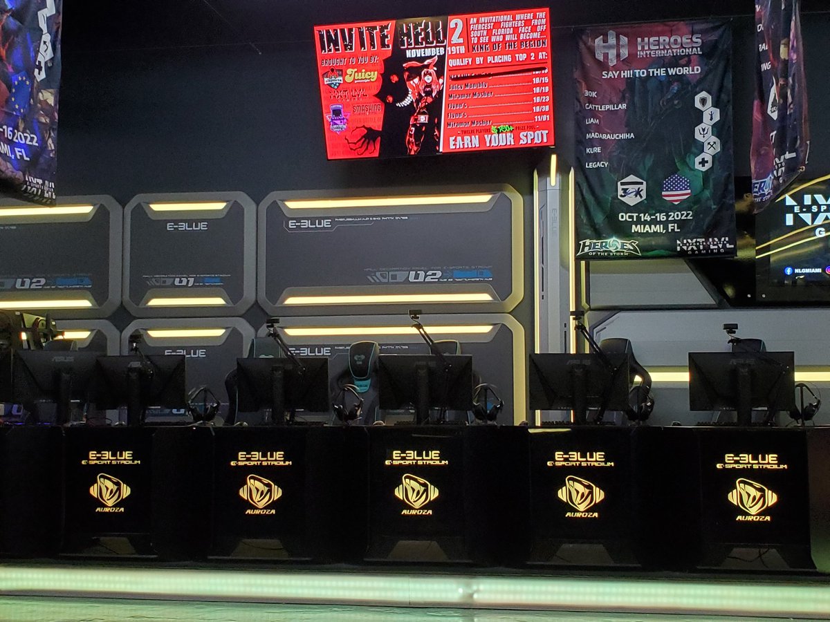 FanHOTS's tweet photo. It's happening soon! Heroes International! Also never been up this early in my life ama https://t.co/wiQ1rqMiHi
