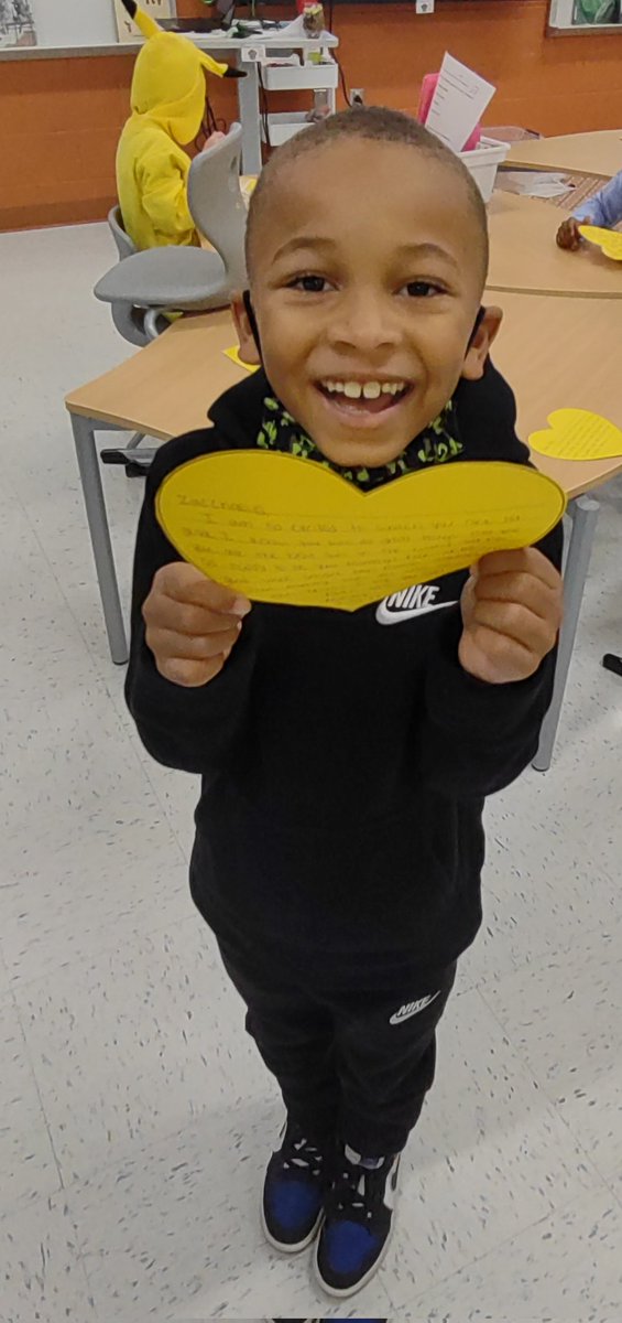 mslopezteaches's tweet photo. We started our morning reminding ourselves of how loved we are. The beginning of the year parents wrote love notes to their child and I pull them out during "Darktober".#lyonsfarm https://t.co/qYZetTtzQv