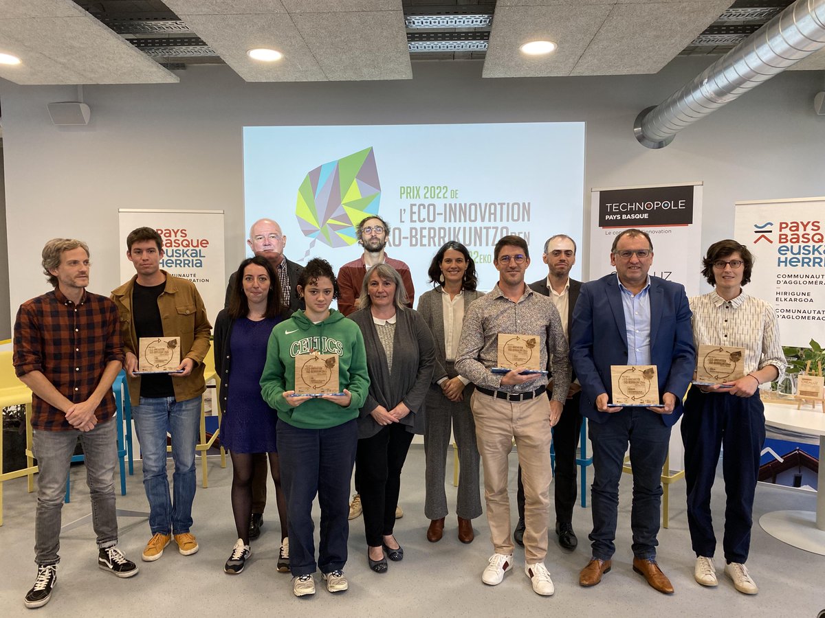 CommunautePB's tweet photo. Remise des prix Éco-Innovation 2022 avec Jean-François Irigoyen, Maitena Curutchet et Timothée Achéritogaray🏆La @CommunautePB au soutien de 5 projets éco-responsables du #PaysBasque. Félicitations à Somocap, Resak, Façon Cuir, EBL Polyester et DEMA
https://t.co/xXsl0ysxkE https://t.co/1E4CfkTzvq