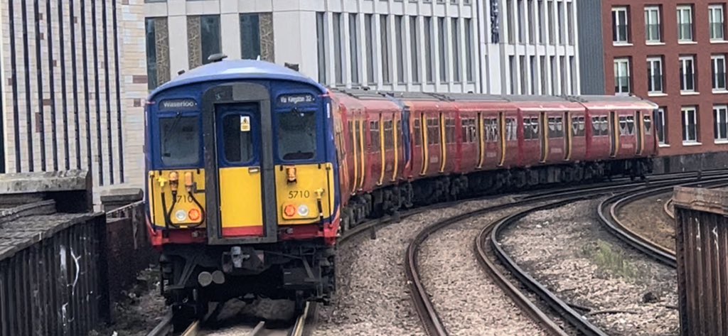 PlatformEdge1's tweet image. Some trains at Vauxhall including: class 455s (5915, 5710, 5871) and 707030 #Class455 #Class707