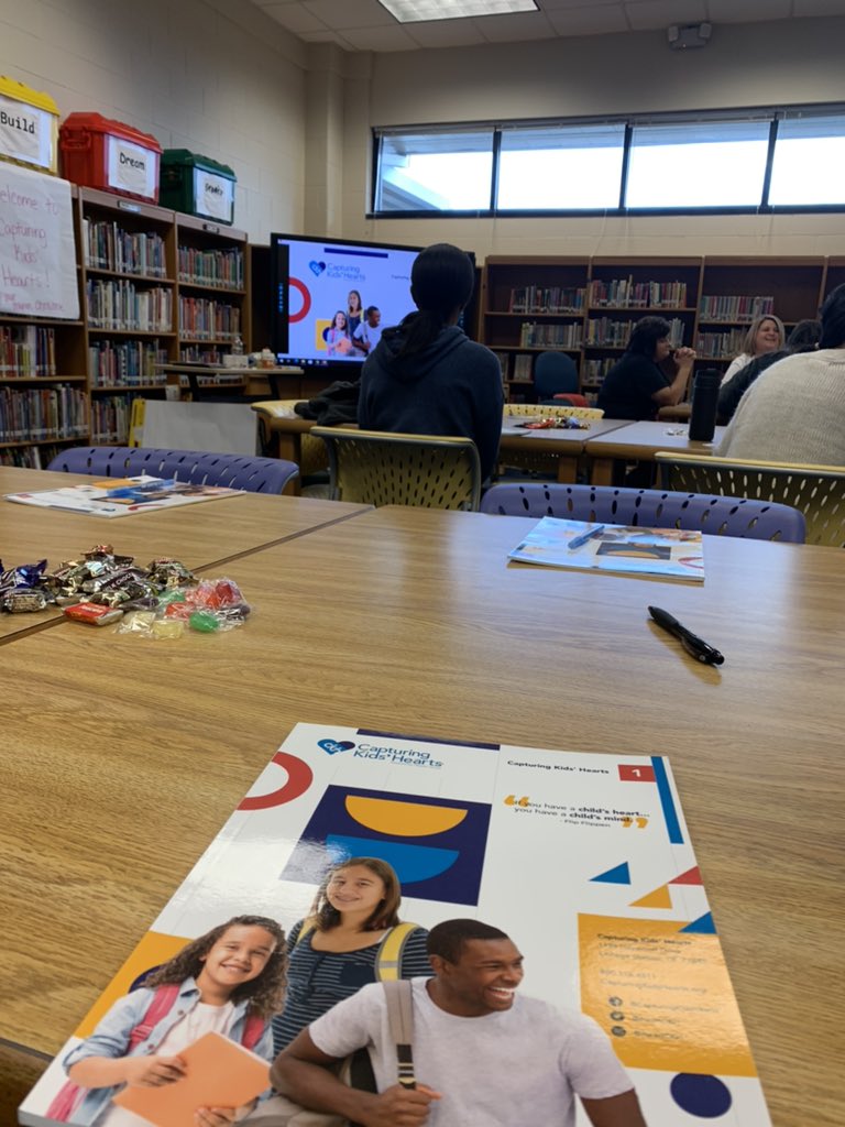 antovecchiola's tweet photo. Ready for a @IHeartCKH training! 🥰 at @SelmaElemNC 
@ParticipateLrng https://t.co/C8u1qrIAUP