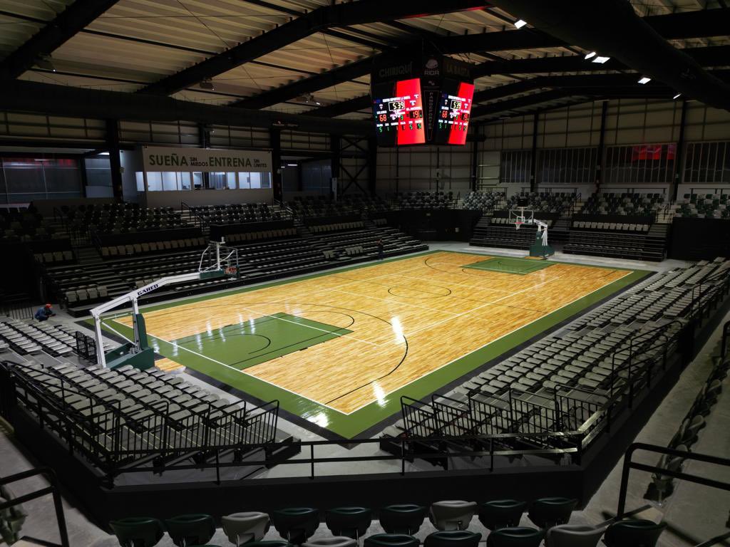 Hoy finalmente se hace realidad el Centro deportivo La Basita, ubicado en David, provincia de Chiriquí. Este complejo cuenta con asientos, pantallas estilo NBA, tabloncillo, palcos, gimnasio de pesas, camerinos, cuarto de árbitros, kioscos y enfermería.
