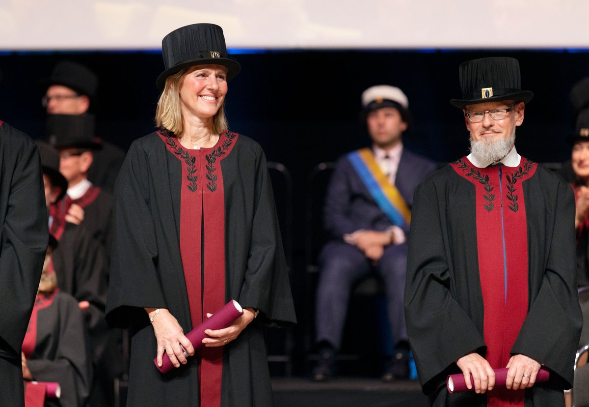 karolinskainst's tweet image. Welcome to 21 professors and 13 adjunct professors who were celebrated during yesterday’s inauguration ceremony! 🎊🎓 Jorge Ruas was one of the professors who was honored for receiving an academic award🥇

Photo: Rickard Kilström