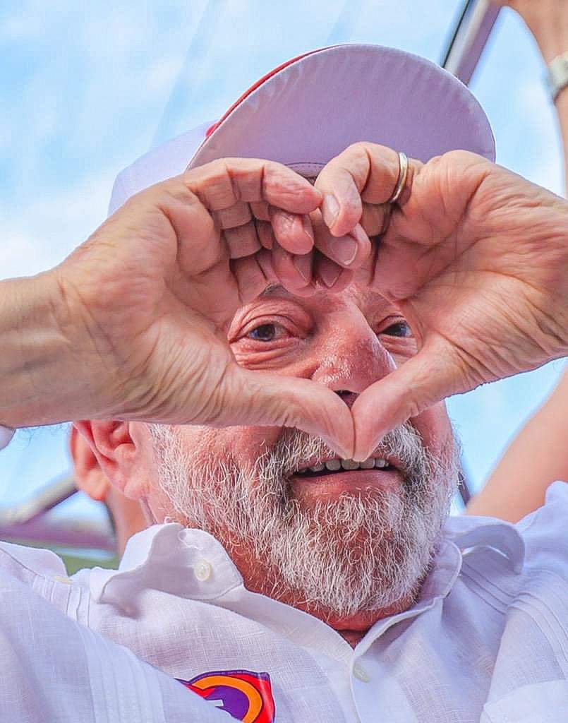 LeonelRadde's tweet photo. Sextou! Faz o L, faz o ♥️ grandão!

Mais um dia de luta para eleger @lulaoficial 1️⃣3️⃣ Presidente para derrotar o bolsofascismo e trazer de volta a esperança para o Brasil 🇧🇷

📸 @ricardostuckert https://t.co/HFUkF40xoA