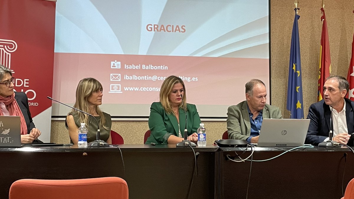 ceempresarial's tweet photo. Ayer participamos en una mesa redonda sobre “las claves de la captación de fondos públicos europeos y de fondos privados para el tercer sector”, enmarcada en la Cátedra TSC y del Máster en Dirección Captación de Fondos de la UCM. 
Os dejamos algunos momentos del encuentro👇 https://t.co/asWU1LSjcK
